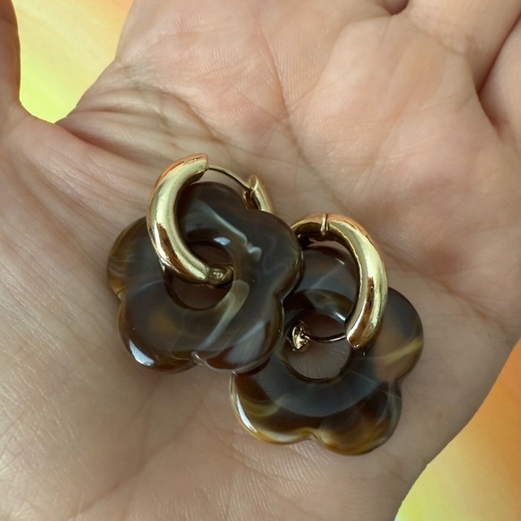 Brown-golden colour marbled Flower Resin Acrylic Hoop Earrings – Huggie Style - Picture 7 of 8